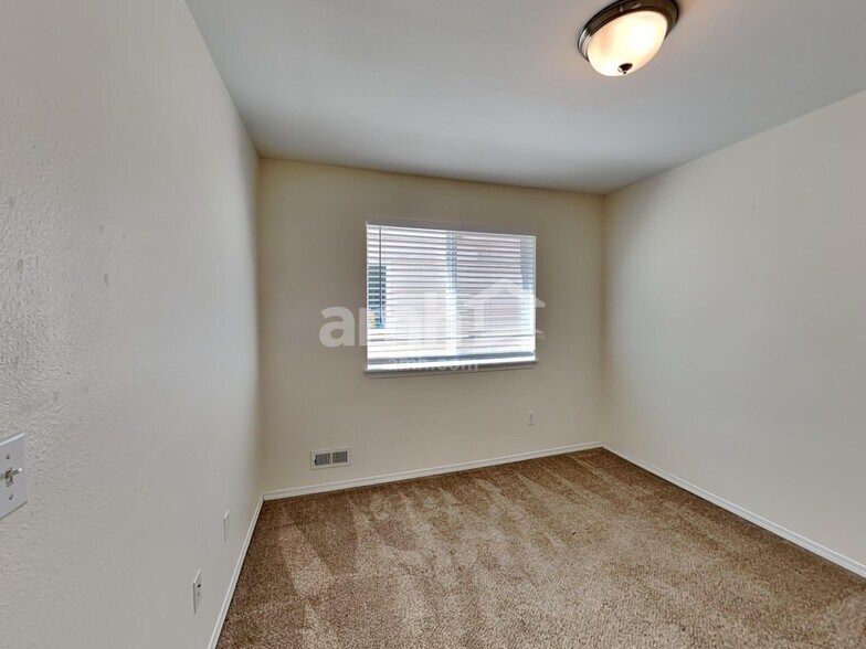 Building Photo - 1639 182nd St E