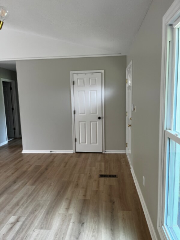 Building Photo - 3905 Carriage Hill Dr