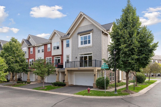 Building Photo - 11769 Emery Village Dr N