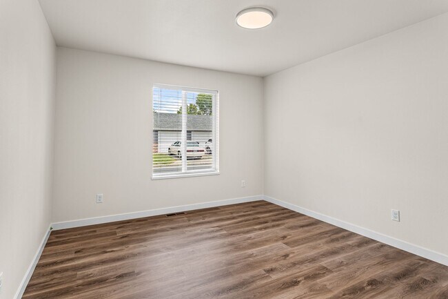 Building Photo - 1302 S 14th Ave