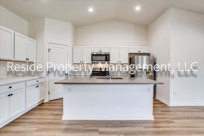 Building Photo - Pineway Aria Plan
