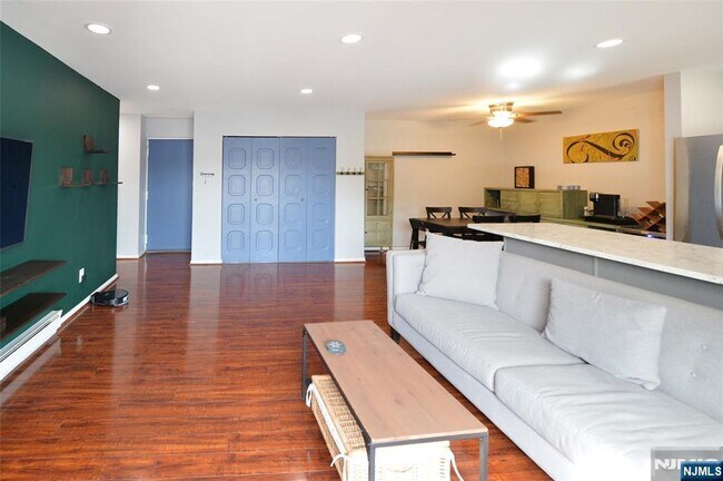 Building Photo - 199 Bergen Turnpike