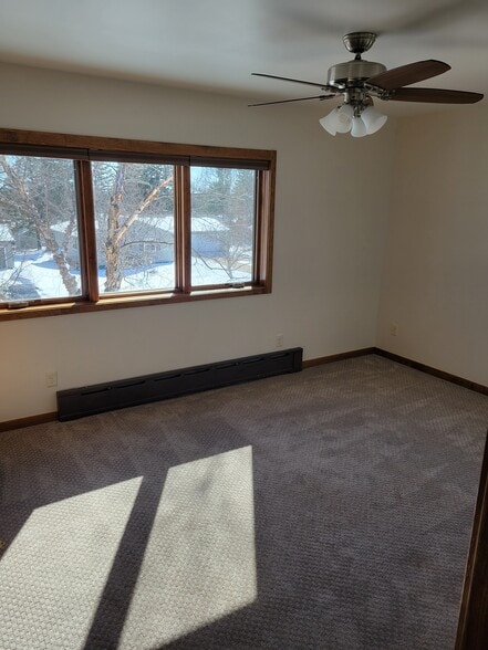 2nd Floor Bedroom # 1: 11' x 13' - 4605 Oneida St