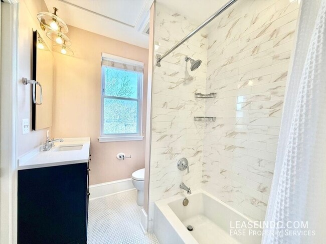 Building Photo - 159 V St NE