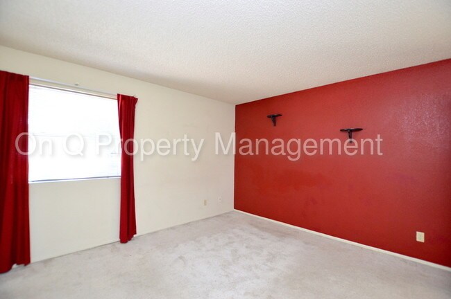 Building Photo - Move in Ready!