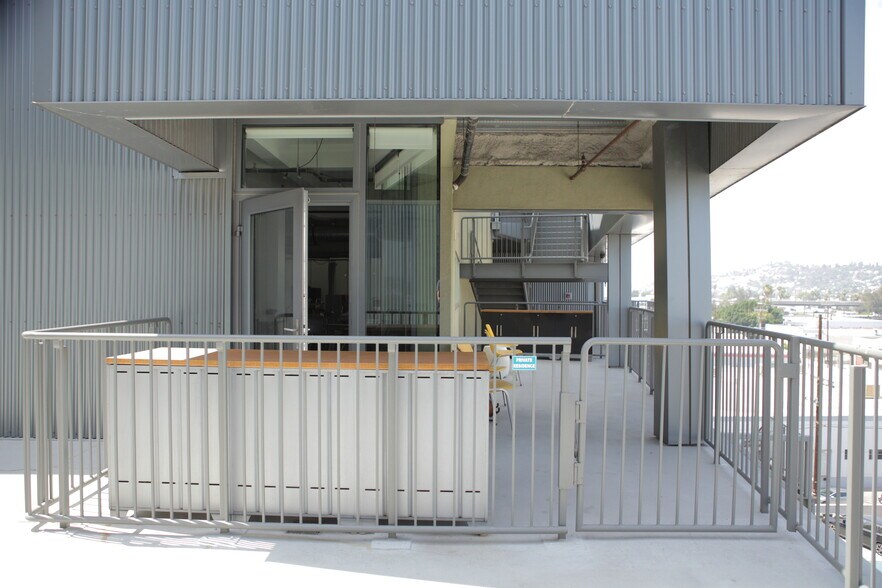 Building Photo - 200 N San Fernando Rd