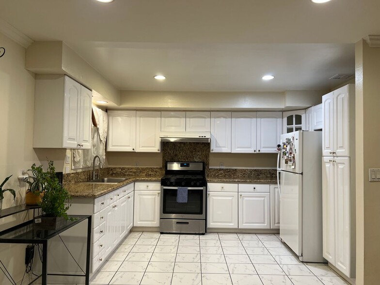Building Photo - 3520 S Gauntlet Dr