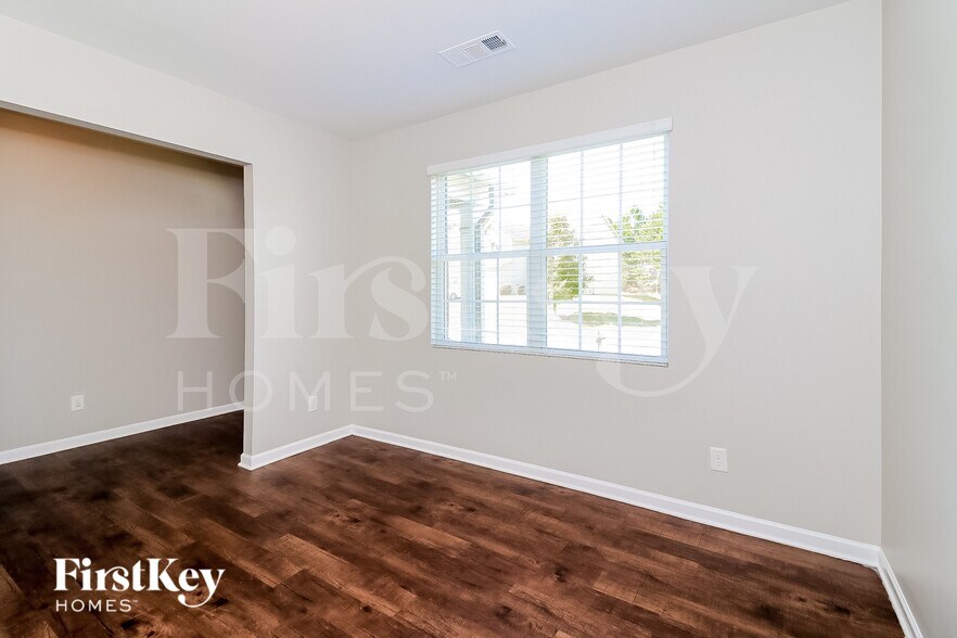 Building Photo - 108 Hollyhock Ln