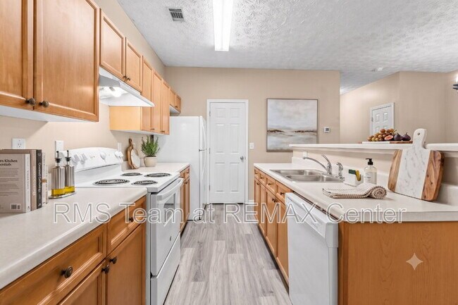 Building Photo - 4932 Vireo Dr