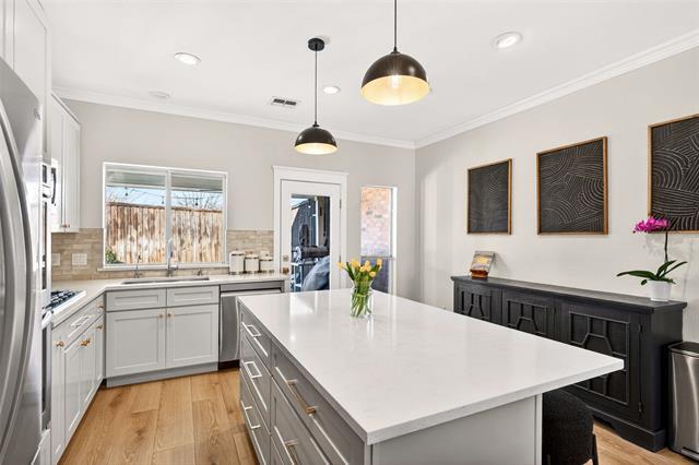 Building Photo - 8217 Bulrush Dr