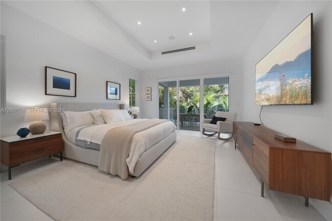 Building Photo - 6901 Veronese St