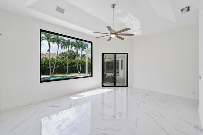 Building Photo - 410 Sabal Way