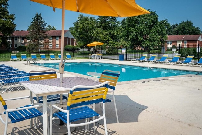 Building Photo - Colebrook Apartments