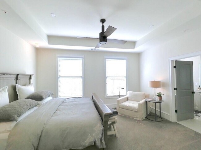 Building Photo - 871 3rd St