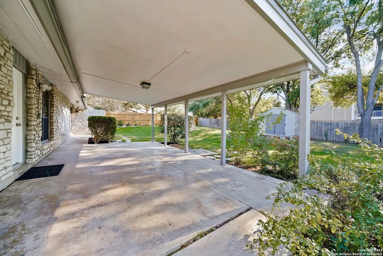 Building Photo - 6302 Handsome Lake Dr