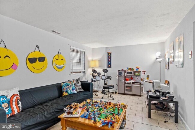 Building Photo - 1003 Mulberry Ct