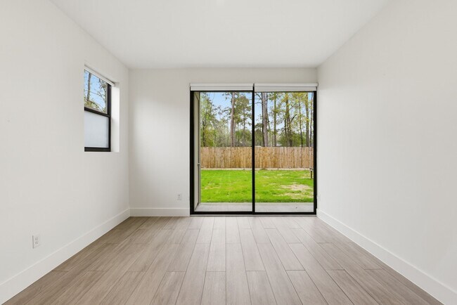 Building Photo - 1530 Primrose St