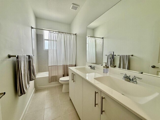 Building Photo - 2600 SE 25th St