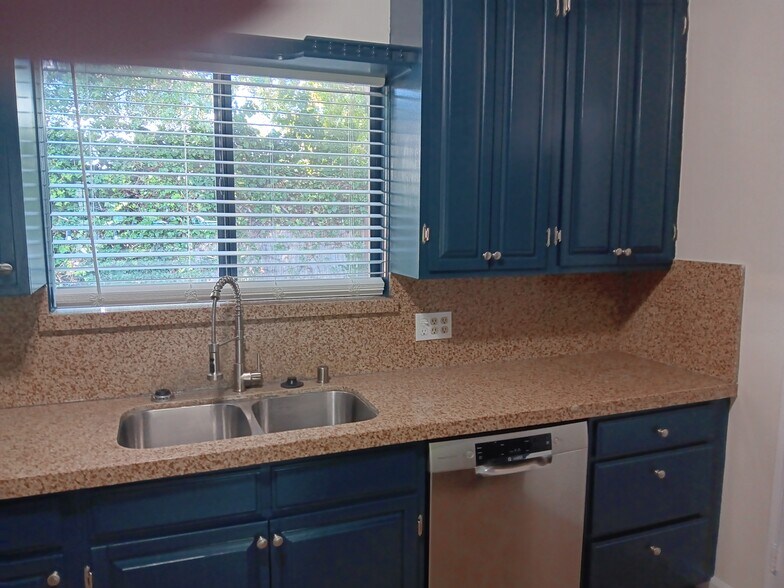 Building Photo - 2330 Frey Ave