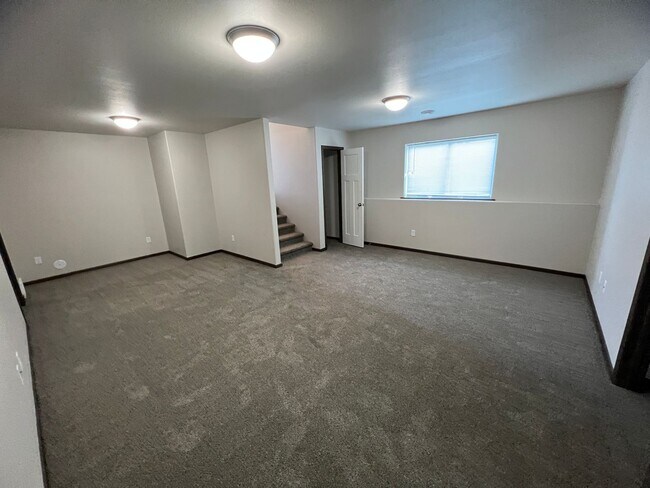 Building Photo - 3220 31st St S