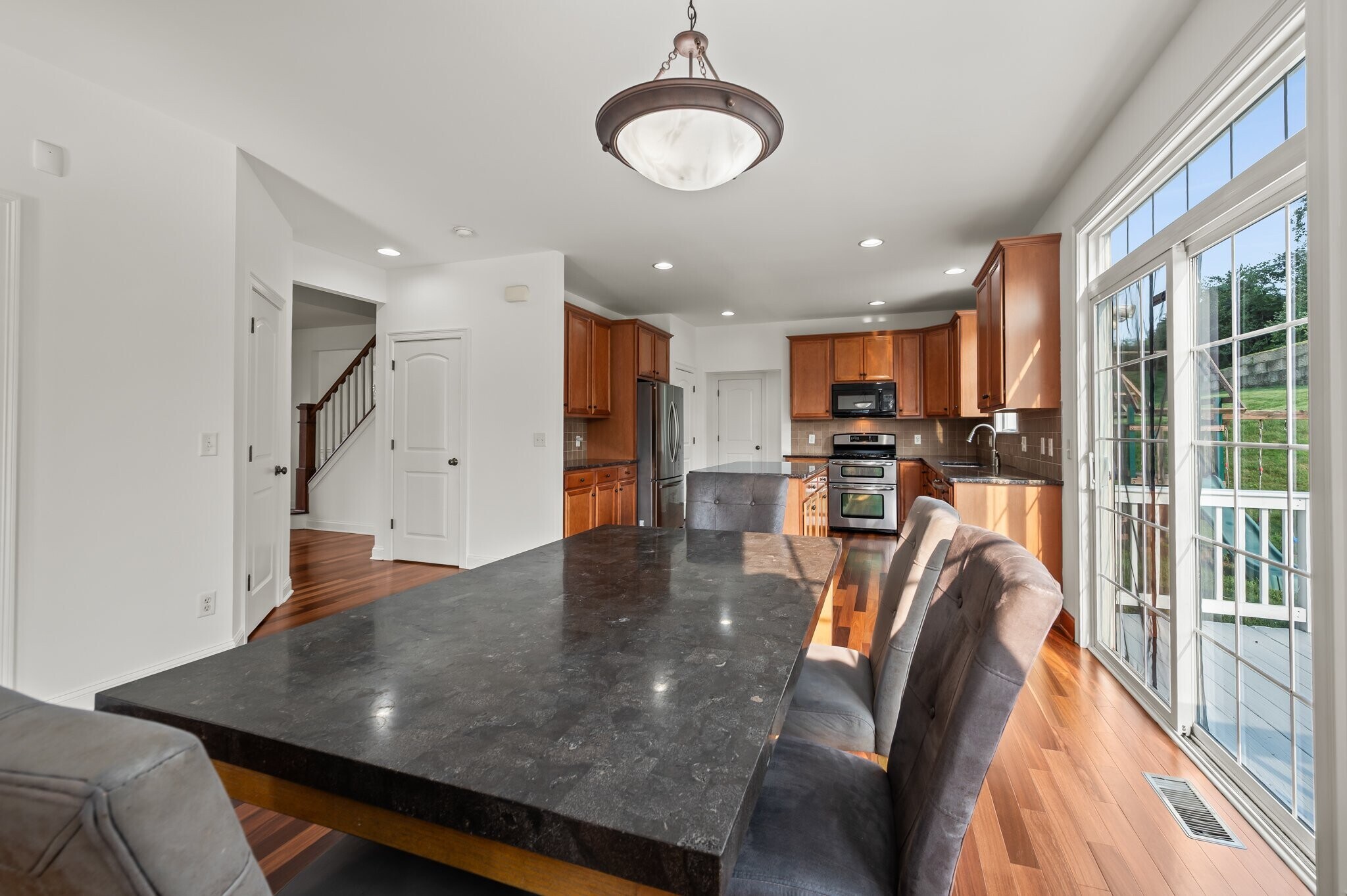 Building Photo - 5 Rolling Hills Dr