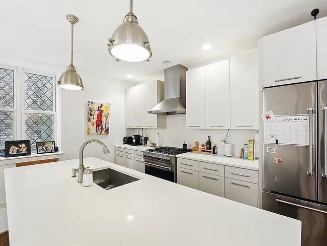 Building Photo - 304 Pavonia Ave
