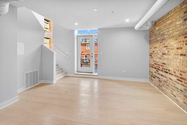 Building Photo - 4638 N Ashland Ave