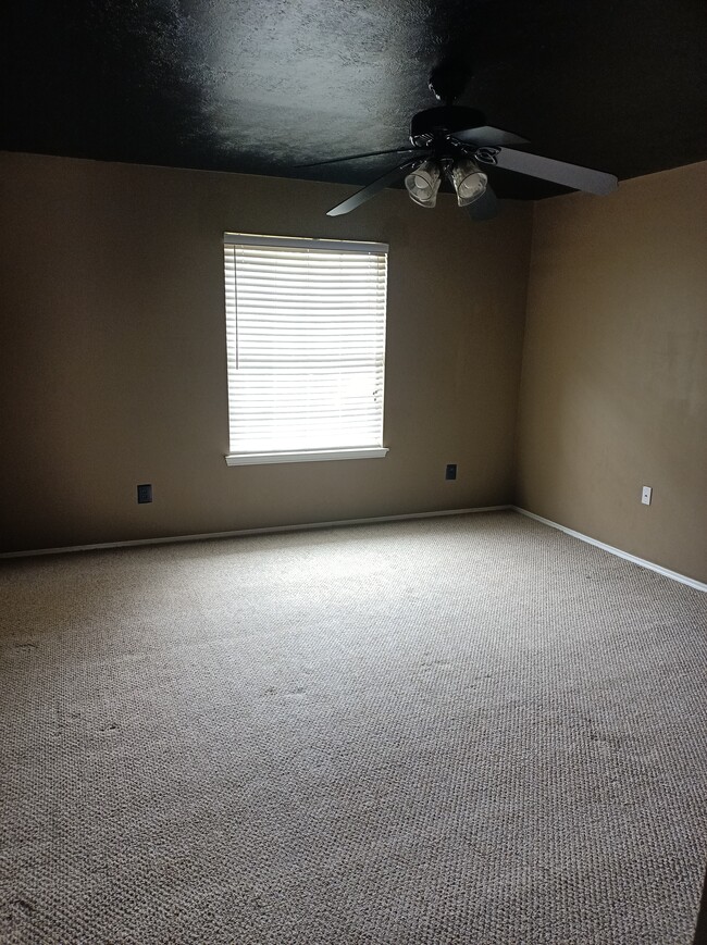 Building Photo - 1222 Bluestone Dr