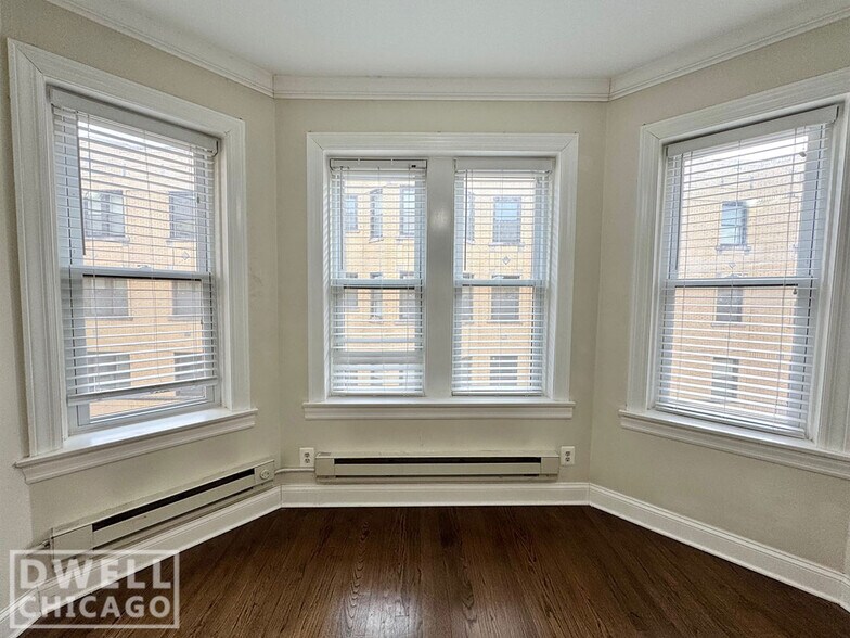 Building Photo - 3830 N Greenview Ave