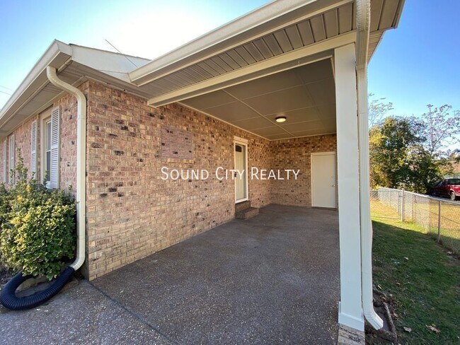 Building Photo - 3533 Albee Dr