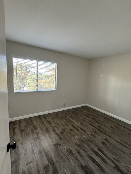 Building Photo - 465 S Ranch View Cir