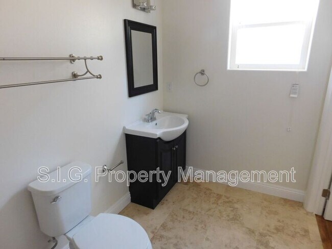 Building Photo - 10215 Tujunga Canyon Blvd