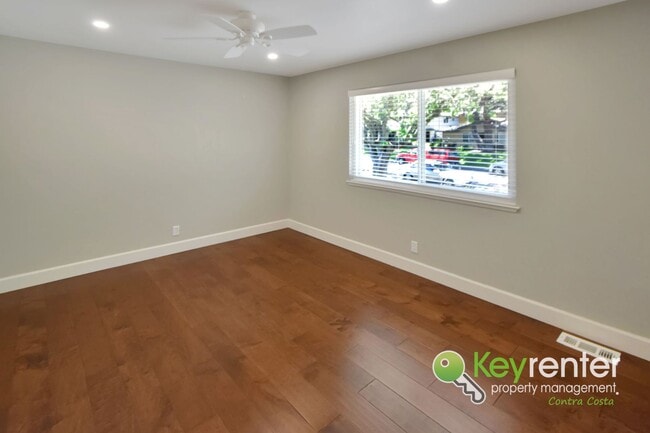 Building Photo - Beautifully Updated 2 Bedroom Condo in Desirable West Pleasanton Foothills