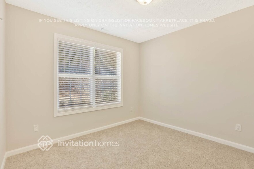 Building Photo - 115 E Lawn Dr