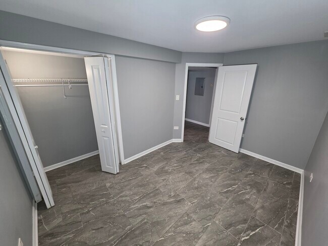 Building Photo - 5134 W Henderson St