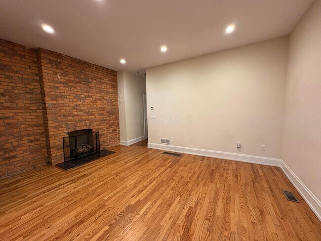 Building Photo - 815 Neil Ave