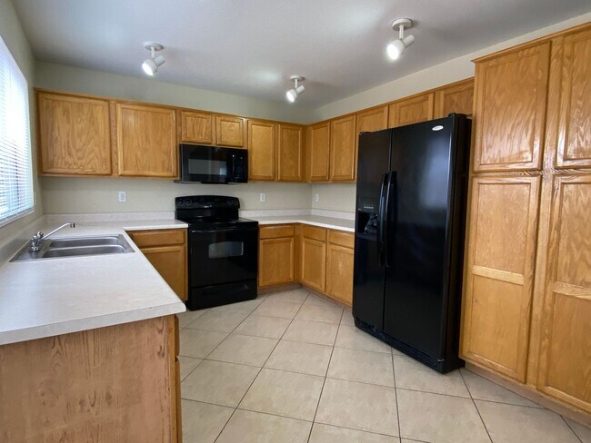 Building Photo - Spacious 4 bedroom home in Peoria!
