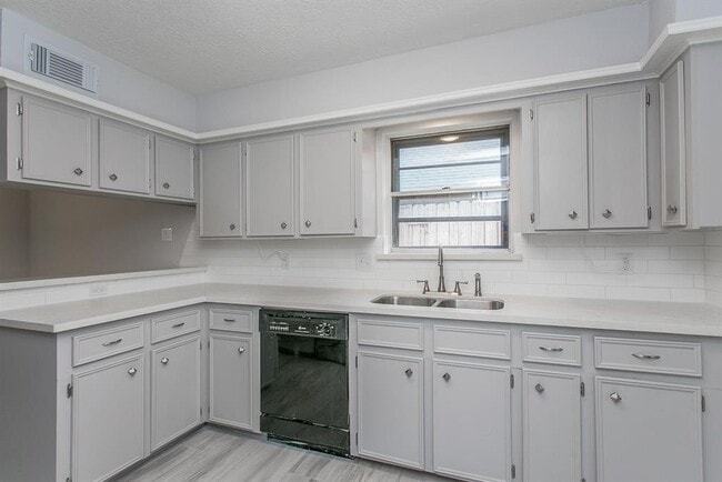 Building Photo - Beautifully renovated 4 bedroom home in a great subdivision