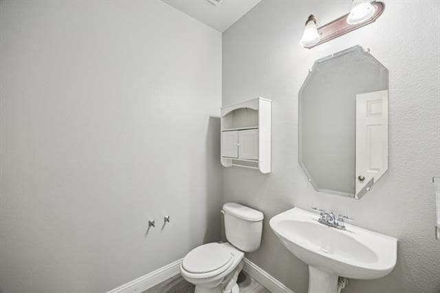 Building Photo - 813 Lake Forest Trl