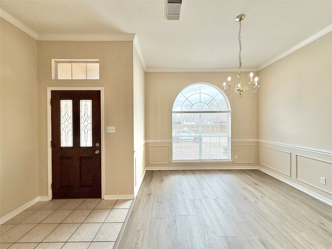 Building Photo - 25335 Rayford Crest Dr