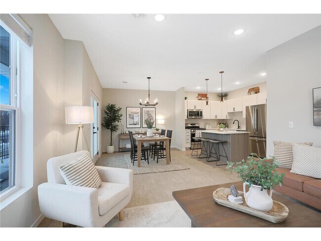 Building Photo - 4760 Ironwood Cir