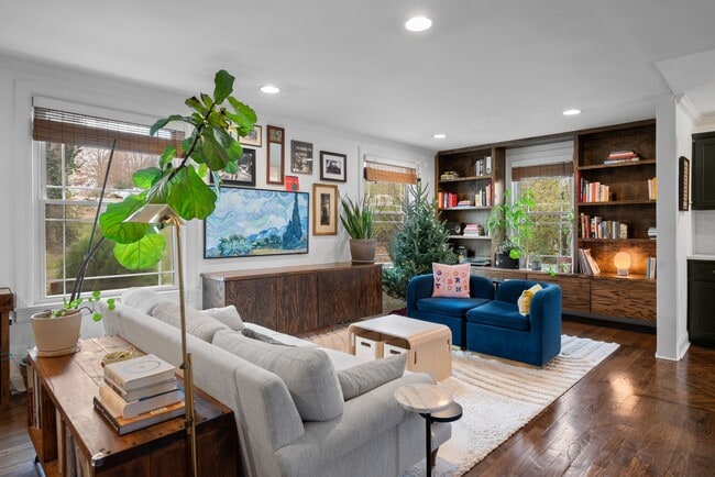 Building Photo - 1601 Golf St