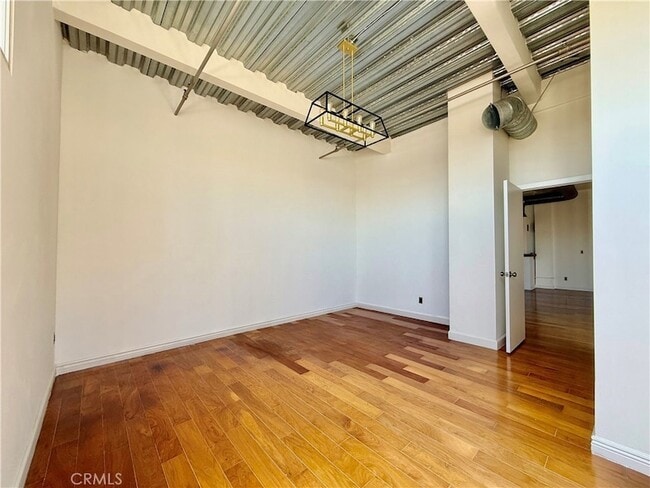 Building Photo - 312 W 5th St