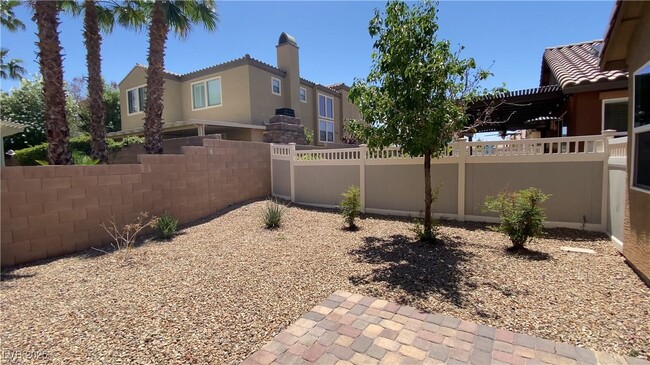 Building Photo - 1000 Aspen Cliff Dr