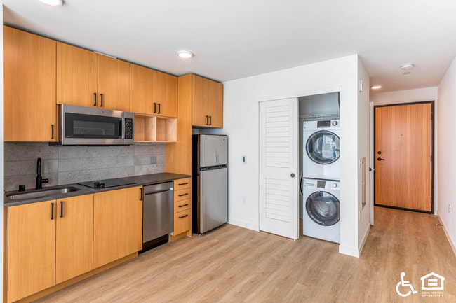 Interior Photo - Alloy