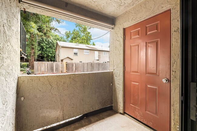 Building Photo - $200 Off First Months Rent! Flexible Lease...