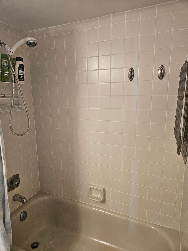 Building Photo - Move-In Special! Get November FREE When You Sign a 1-Year Lease!