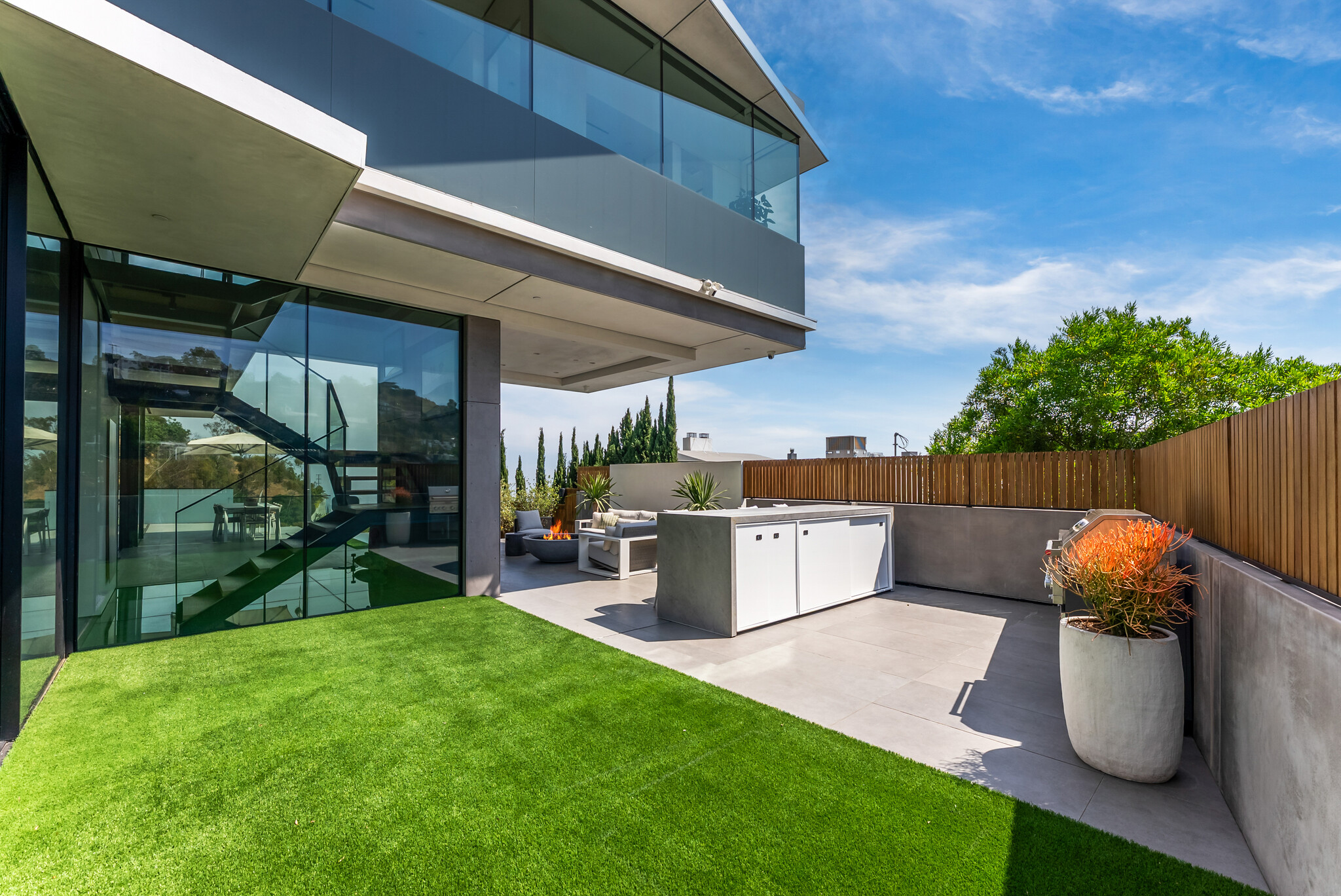 Building Photo - 1807 Blue Heights Dr