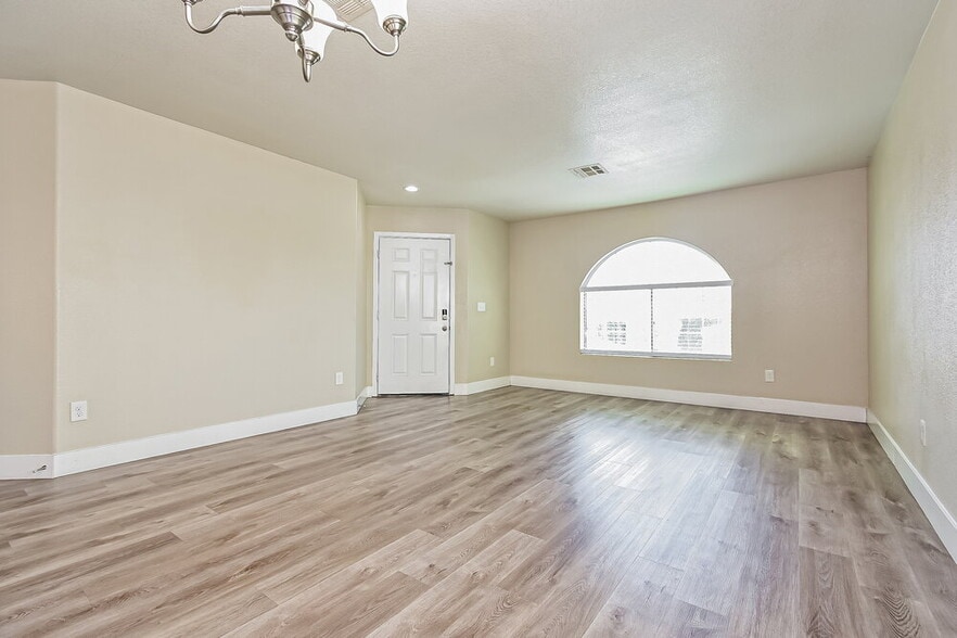 Building Photo - 1820 Loida Ct