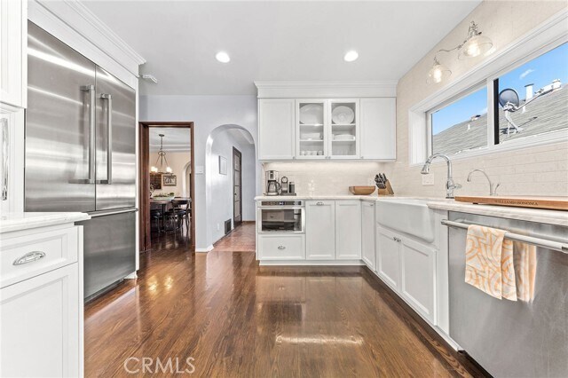 Building Photo - 6160 S San Vicente Blvd